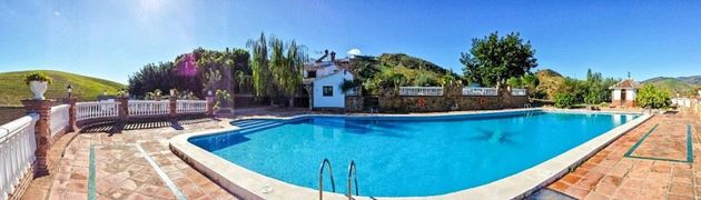 Foto 2 de Casa rural en venta en Casarabonela de 6 habitaciones con piscina y jardín