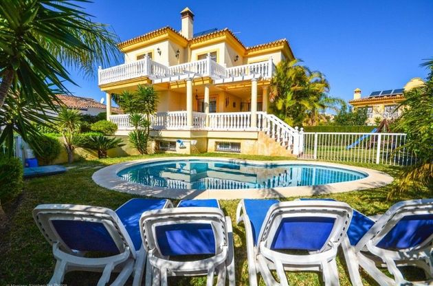 Foto 1 de Chalet en venta en La Cala Mijas de 5 habitaciones con terraza y piscina