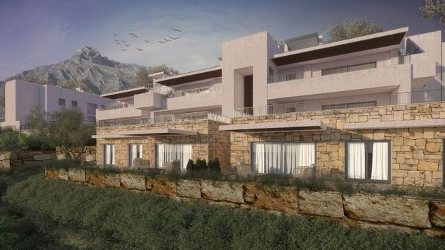 Foto 2 de Venta de piso en Istán de 2 habitaciones con terraza y piscina