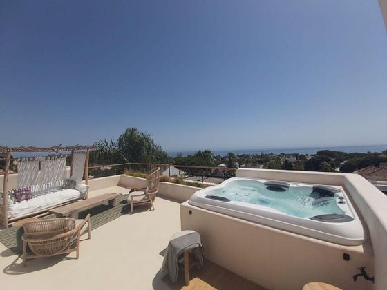 Foto 2 de Venta de chalet en Cabo Pino - Reserva de Marbella de 4 habitaciones con terraza y piscina