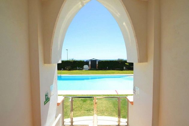 Foto 2 de Venta de ático en Puerto Banús de 3 habitaciones con terraza y piscina