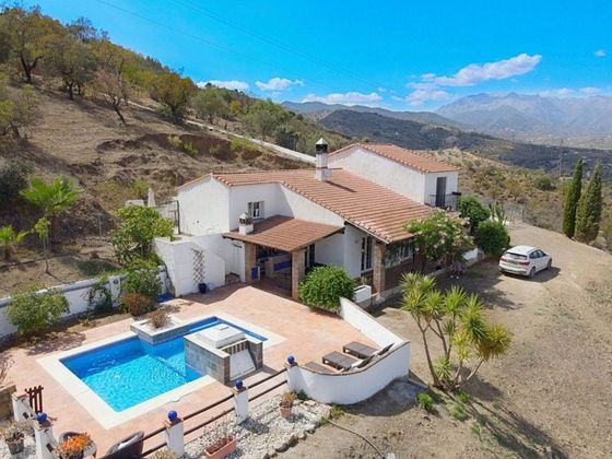 Foto 1 de Casa rural en venda a Guaro de 3 habitacions amb terrassa i piscina