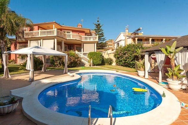 Foto 1 de Xalet en venda a Playamar de 5 habitacions amb terrassa i piscina