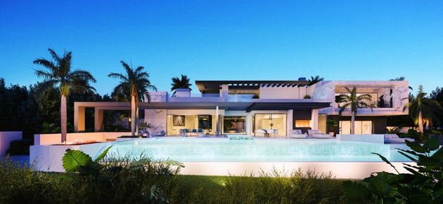 Foto 1 de Xalet en venda a Paraíso - Atalaya- Benamara de 7 habitacions amb terrassa i piscina