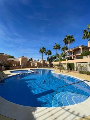 Foto 1 de Venta de casa adosada en Riviera del Sol de 3 habitaciones con terraza y piscina