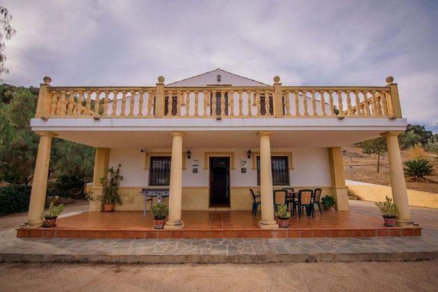 Foto 2 de Chalet en venta en Yunquera de 3 habitaciones con terraza y piscina