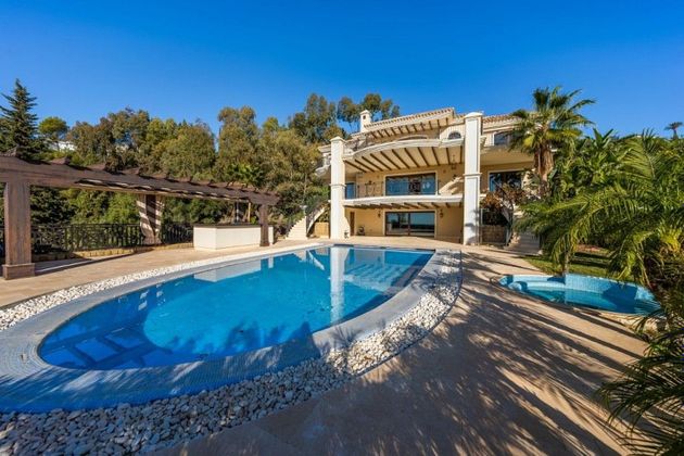 Foto 1 de Chalet en venta en Los Monteros - Bahía de Marbella de 7 habitaciones con terraza y piscina
