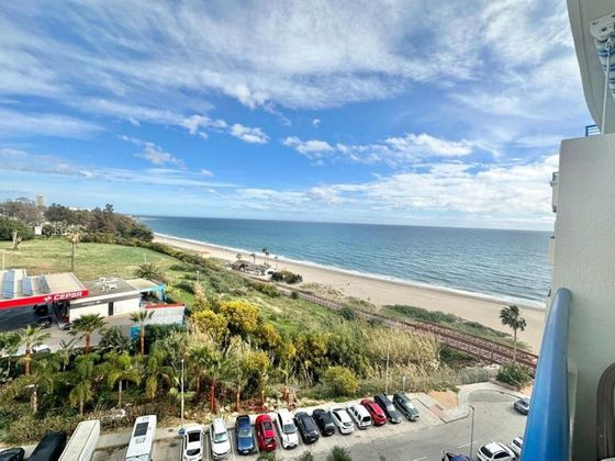 Foto 2 de Àtic en venda a Playa Bajadilla - Puertos de 1 habitació amb terrassa i piscina