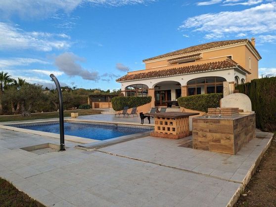 Foto 1 de Chalet en venta en Alhaurín el Grande de 7 habitaciones con terraza y piscina