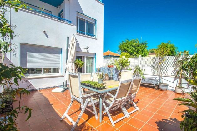 Foto 2 de Casa adossada en venda a Estepona de 5 habitacions amb terrassa i piscina