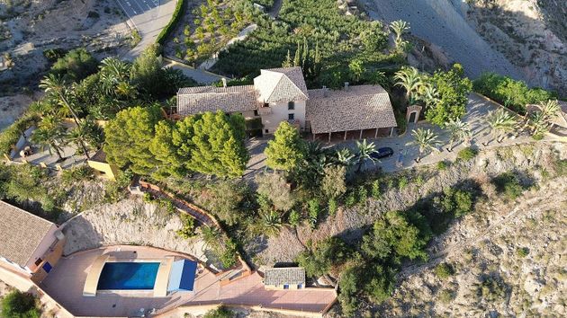 Foto 1 de Chalet en venta en Cuevas del Almanzora pueblo de 7 habitaciones con terraza y piscina