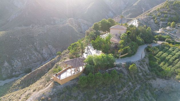 Foto 2 de Chalet en venta en Cuevas del Almanzora pueblo de 7 habitaciones con terraza y piscina