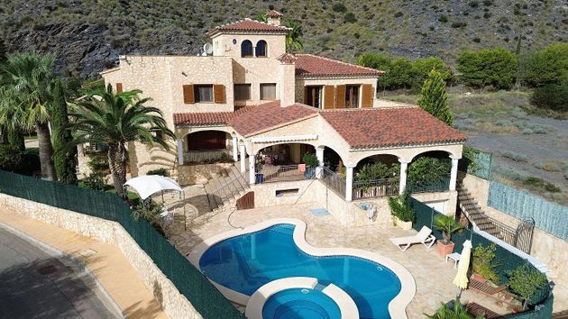Foto 1 de Chalet en venta en Villaricos de 5 habitaciones con terraza y piscina
