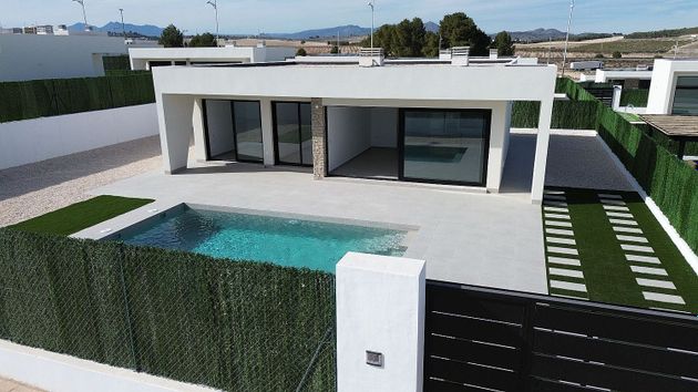 Foto 2 de Venta de chalet en calle Ordóñez de 2 habitaciones con terraza y piscina