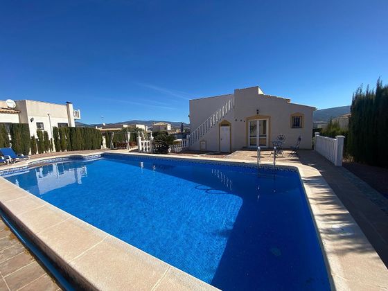 Foto 1 de Venta de chalet en Castalla de 2 habitaciones con terraza y piscina