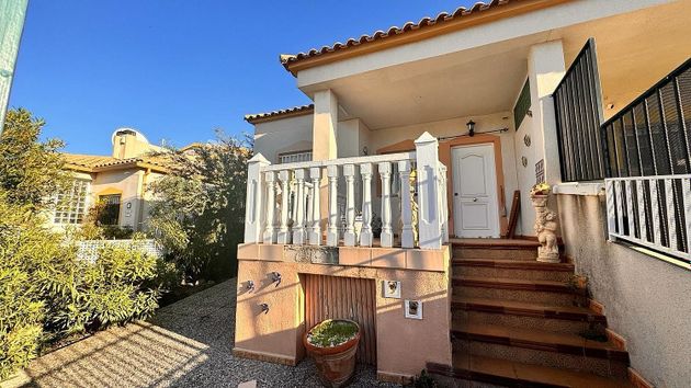 Foto 1 de Casa adossada en venda a calle Río Guadiana de 2 habitacions amb terrassa i jardí