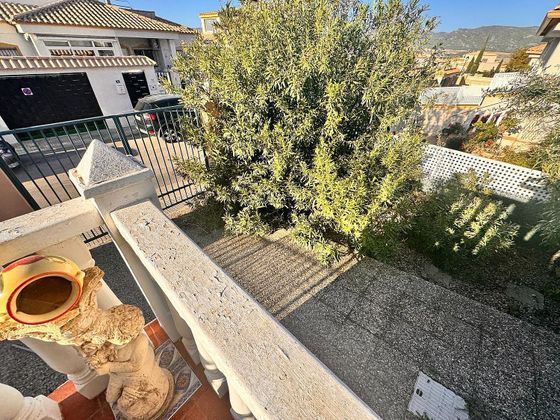 Foto 2 de Casa adossada en venda a calle Río Guadiana de 2 habitacions amb terrassa i jardí