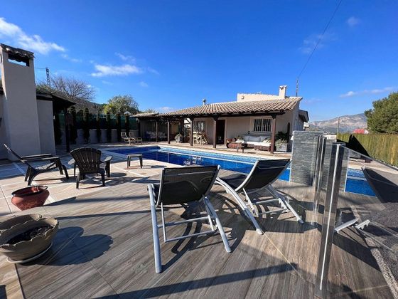 Foto 1 de Venta de chalet en Castalla de 3 habitaciones con terraza y piscina