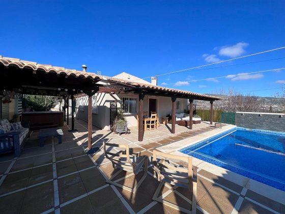 Foto 2 de Venta de chalet en Castalla de 3 habitaciones con terraza y piscina