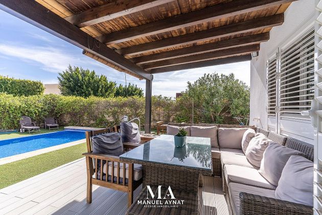 Foto 1 de Xalet en venda a calle De Los Juegos de Tunez de 5 habitacions amb terrassa i piscina