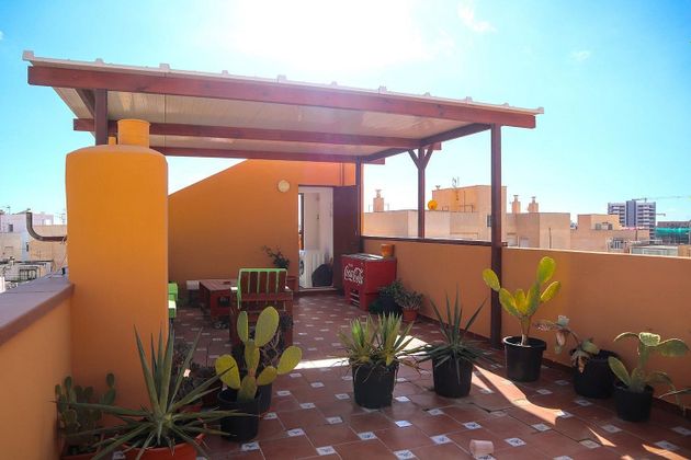 Foto 1 de Casa en venta en calle Castaños de 4 habitaciones con terraza y garaje