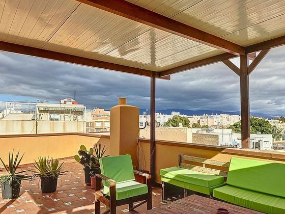 Foto 2 de Casa en venda a calle Castaños de 4 habitacions amb terrassa i garatge