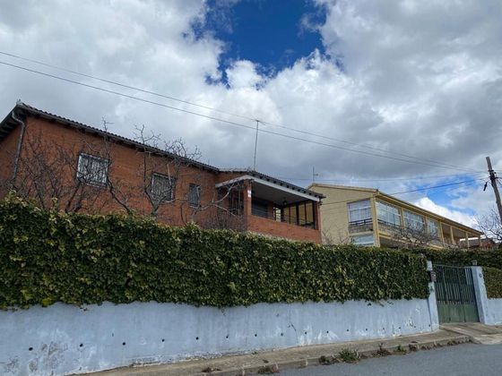Foto 2 de Casa en venta en Barraco (El) de 4 habitaciones con terraza y jardín