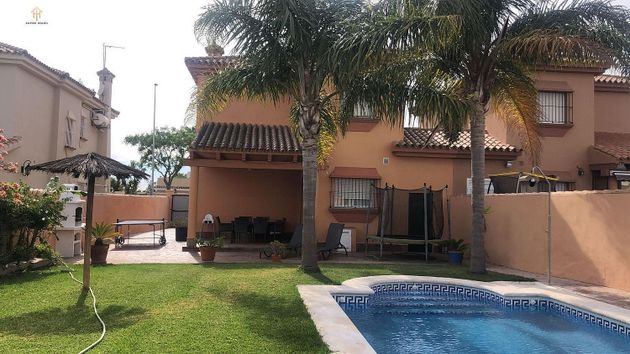 Foto 1 de Alquiler de chalet en Ctra de La Playa - La Coquina de 4 habitaciones con piscina y garaje