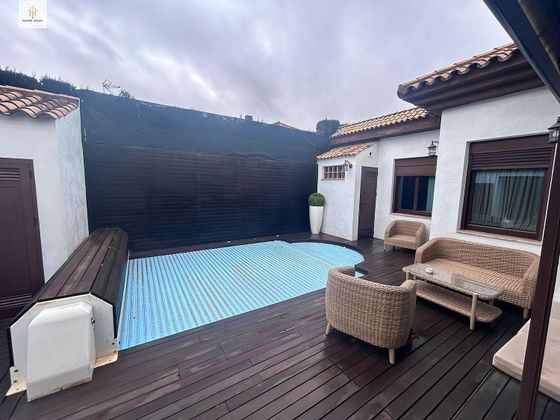 Foto 1 de Xalet en venda a Montequinto de 4 habitacions amb terrassa i piscina