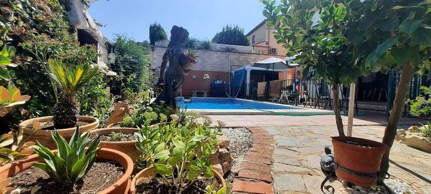 Foto 1 de Xalet en venda a Villares (Los) de 4 habitacions amb piscina i jardí