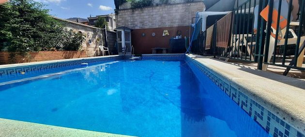 Foto 2 de Venta de chalet en Villares (Los) de 4 habitaciones con piscina y jardín