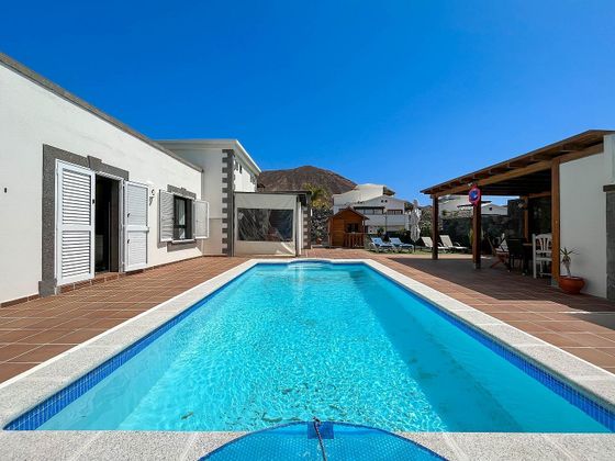 Foto 2 de Xalet en venda a calle Alisios de 4 habitacions amb terrassa i piscina