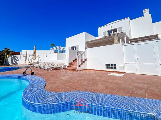 Foto 2 de Casa en venda a Playa Blanca de 4 habitacions amb terrassa i piscina