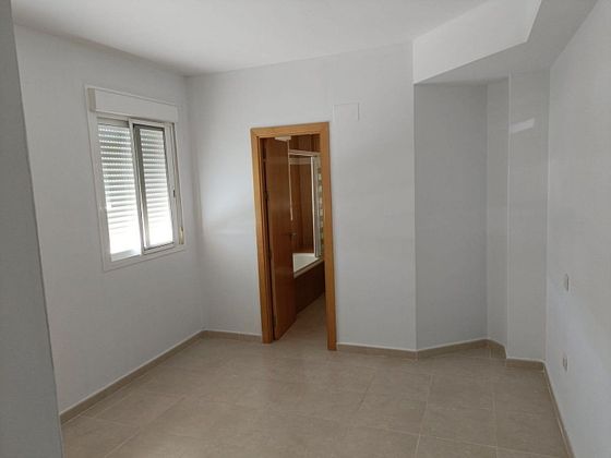 Foto 2 de Pis en venda a Santiponce de 4 habitacions amb terrassa i aire acondicionat