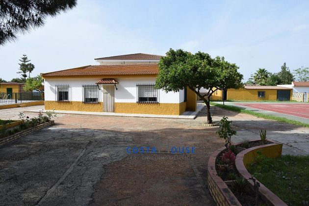 Foto 2 de Xalet en venda a Punta Umbría de 12 habitacions amb terrassa i piscina