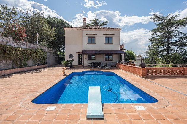 Foto 1 de Chalet en venta en Mira-sol de 5 habitaciones con terraza y piscina