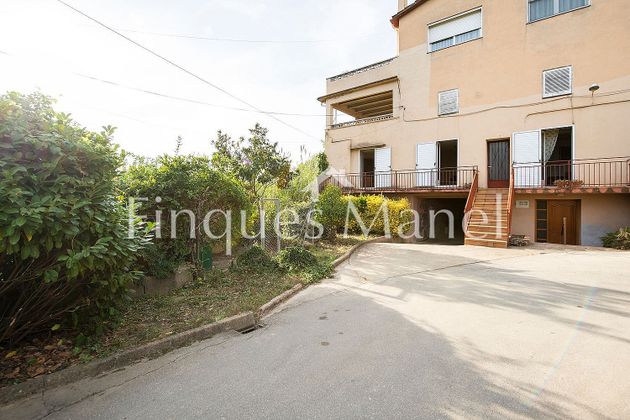 Foto 1 de Chalet en venta en Cornellà del Terri de 6 habitaciones con terraza y jardín