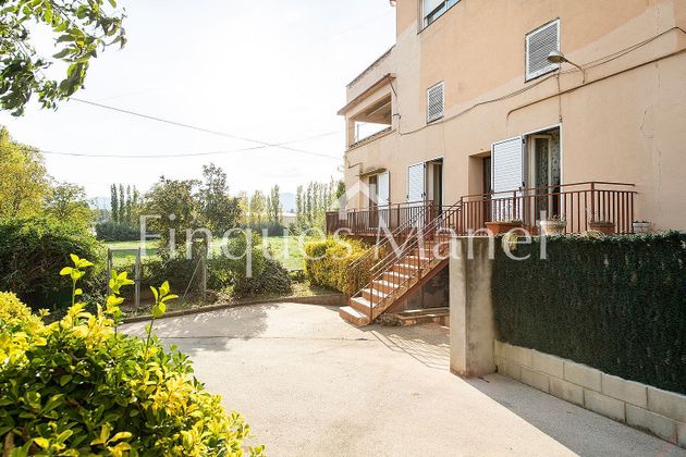 Foto 2 de Chalet en venta en Cornellà del Terri de 6 habitaciones con terraza y jardín