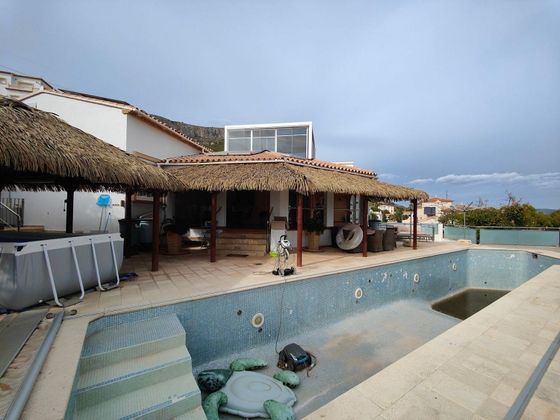 Foto 1 de Chalet en venta en calle Partida Les Cucarres de 4 habitaciones con terraza y piscina