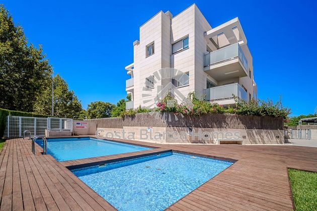 Foto 1 de Àtic en venda a calle La Haya de 4 habitacions amb terrassa i piscina