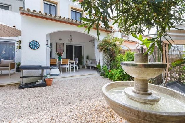 Foto 2 de Casa adossada en venda a avenida Del Garrofer de 3 habitacions amb terrassa i piscina