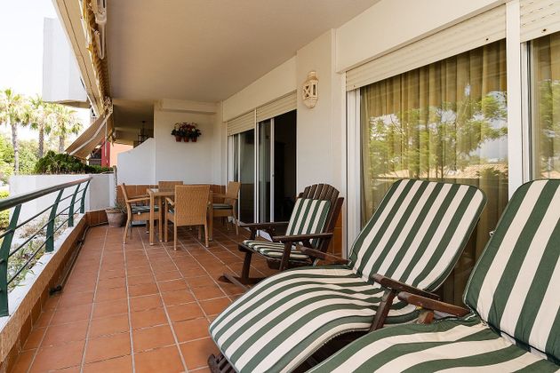 Foto 1 de Alquiler de piso en calle Cortes de 2 habitaciones con terraza y piscina