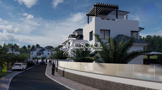 Foto 1 de Casa adossada en venda a calle Laurisilva de 4 habitacions amb terrassa i piscina