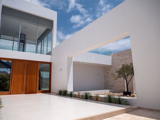 Foto 2 de Xalet en venda a avenida Macaronesia de 5 habitacions amb terrassa i piscina