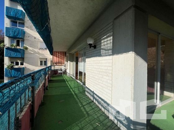 Foto 1 de Venta de piso en Masnou de 3 habitaciones con terraza y piscina