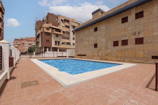 Foto 1 de Àtic en venda a Cerrillo de Maracena - Periodistas de 4 habitacions amb terrassa i piscina
