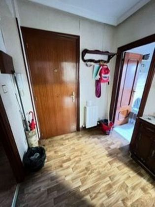 Foto 2 de Pis en venda a Basauri de 3 habitacions amb balcó i calefacció