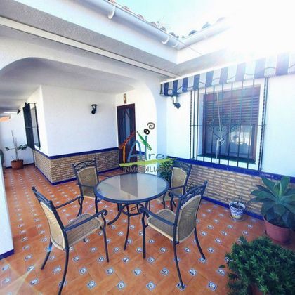 Foto 2 de Casa adossada en venda a Matalascañas de 4 habitacions amb terrassa i piscina