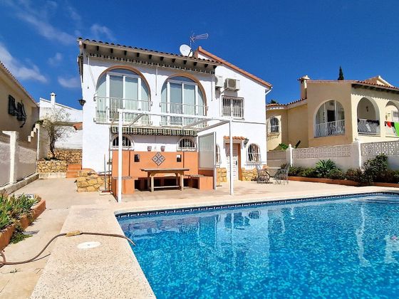 Foto 1 de Casa en venda a Colonia Escandinavia-Cautivador de 4 habitacions amb terrassa i piscina