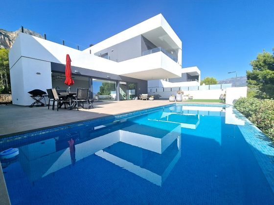 Foto 1 de Casa en venta en Polop de 4 habitaciones con terraza y piscina
